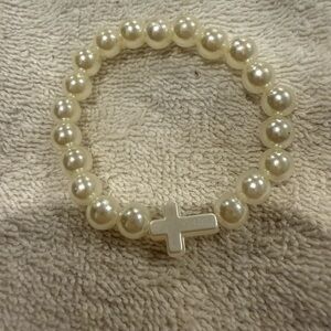 ‼️2/$10‼️Elegant Pearl Beaded Bracelet with Cross Charm